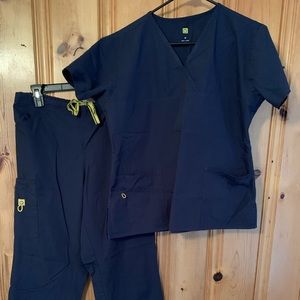 Wonder Wink navy blue scrubs medium